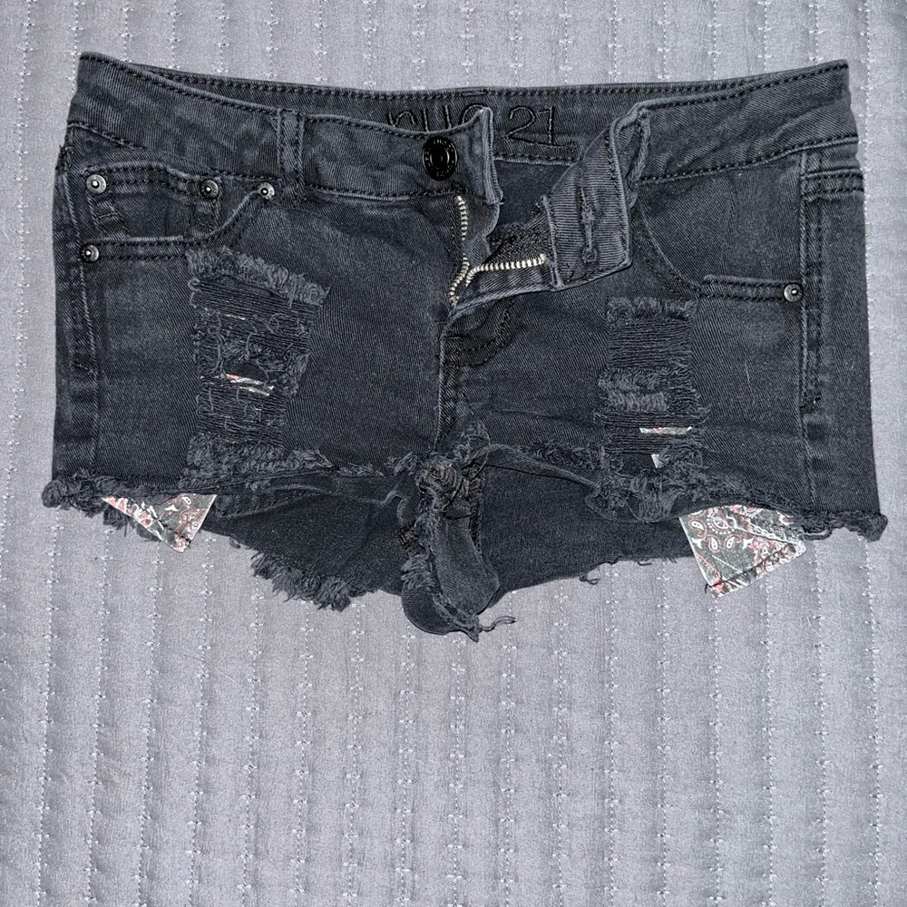 Black short shorts - never worn- GREAT condition - RUE21 - size 7/8